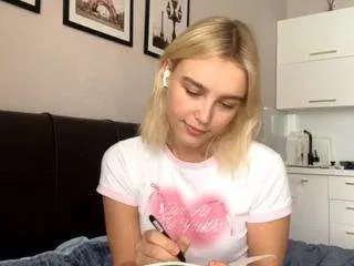 Freechat clairewilliams on CamSoda