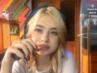 Offline clovercrammer on CamSoda