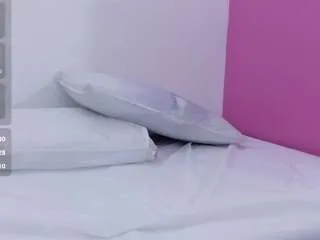 Freechat curvybuffgirllll on CamSoda