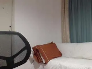 Offline curvymaturee on CamSoda