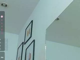 Offline curvymaturee on CamSoda