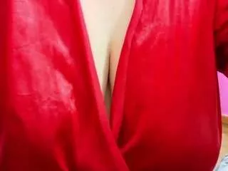 Offline curvymaturee on CamSoda