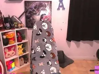 Freechat cutiebooty4u on CamSoda