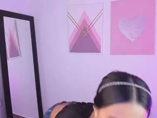 Freechat dafnee-ds on CamSoda