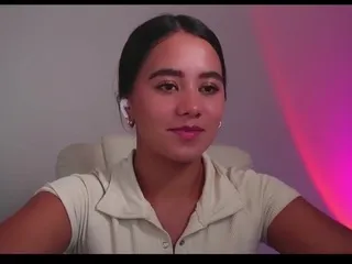 Freechat dafnee-ds on CamSoda