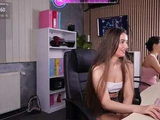 Freechat daryastars on CamSoda