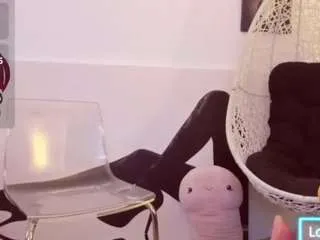 Freechat denychantall on CamSoda