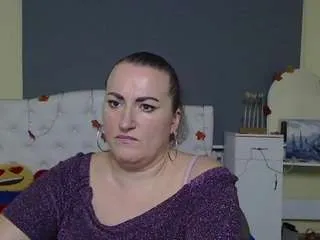 Freechat dianamgg on CamSoda