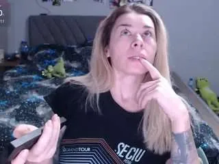 Offline directgirl on CamSoda