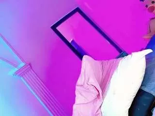 Freechat dirtygirlss-kloemia on CamSoda