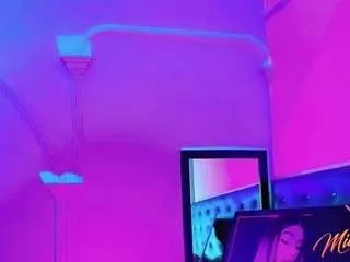 Freechat dirtygirlss-kloemia on CamSoda