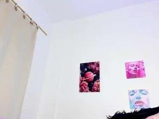 Freechat ebony-cutte on CamSoda