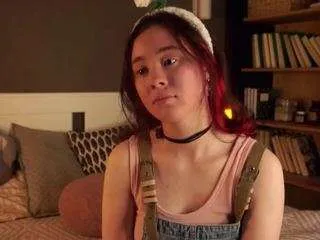 Freechat eleneeves on CamSoda