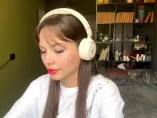 eleniklei on CamSoda 