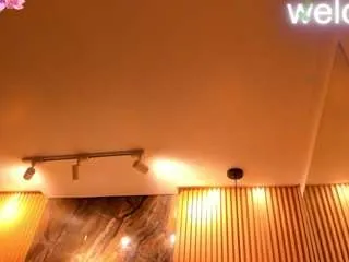 ella-harper on CamSoda 