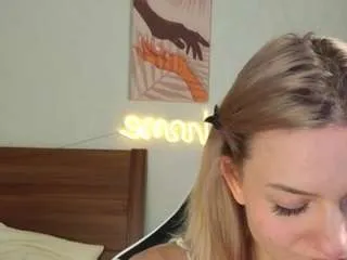 Freechat elvinabrowning on CamSoda