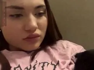 Offline emikosmith on CamSoda