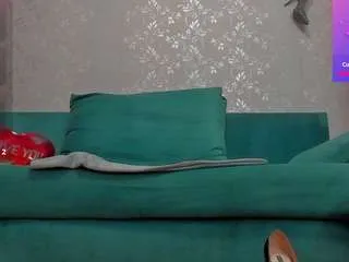 Freechat emilianna666 on CamSoda