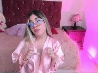 Freechat emily-braums on CamSoda