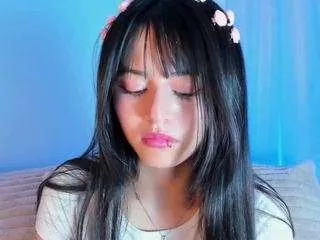 Freechat emilywithe on CamSoda