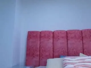 emmacurvy on CamSoda 