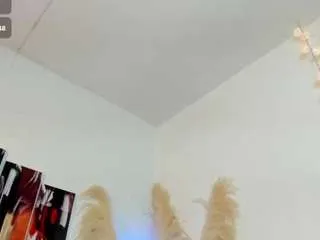 Freechat emmasexxy on CamSoda