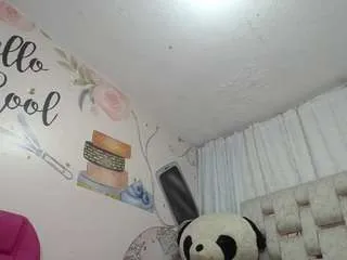 emmasweet1 on CamSoda 