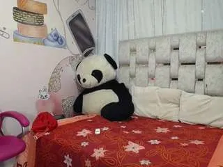 emmasweet1 on CamSoda 