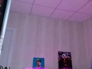 Freechat emy-angel1 on CamSoda