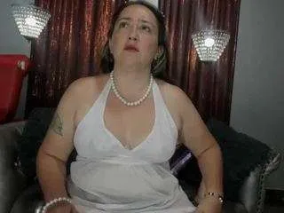 Offline esmeralda-milf on CamSoda