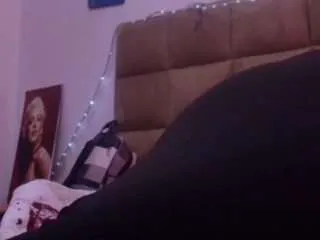 Offline estrella-hkz on CamSoda