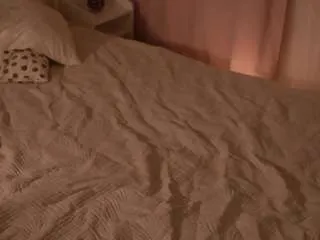 Offline frecklediyana on CamSoda