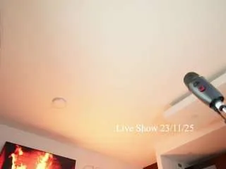 Freechat girl-hotbicth on CamSoda