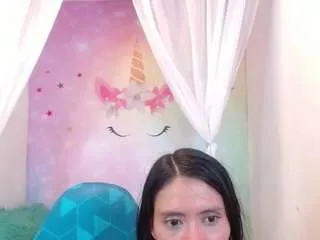 Freechat hallie-mils on CamSoda