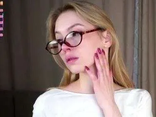 Freechat hannahlella on CamSoda