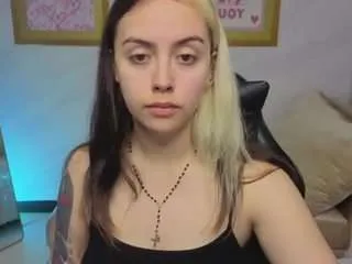 Offline hela-v on CamSoda