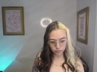 Offline hela-v on CamSoda