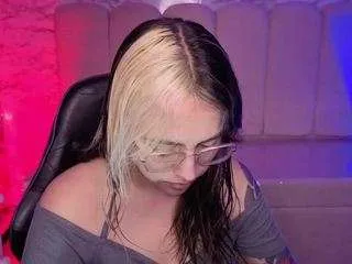 Offline hela-v on CamSoda