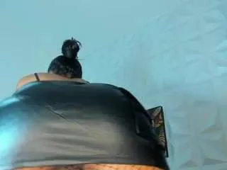 Freechat hellen-sky on CamSoda