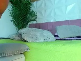 Freechat hellen-sky on CamSoda