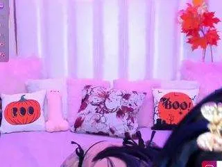 Freechat hellenparis on CamSoda