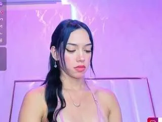 Freechat hellenparis on CamSoda