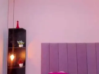 Offline hollyhendriix on CamSoda