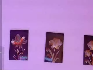 Freechat hollyvega on CamSoda