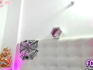 Offline horny-juliette on CamSoda