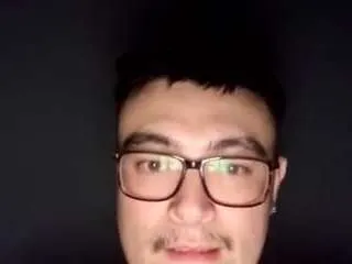 Offline hornyasianman on CamSoda