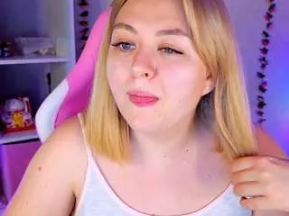 Freechat hornycakee on CamSoda