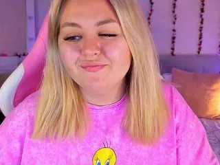 Freechat hornycakee on CamSoda