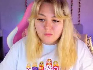 Freechat hornycakee on CamSoda