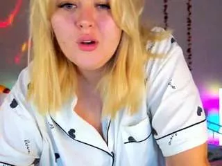 Freechat hornycakee on CamSoda